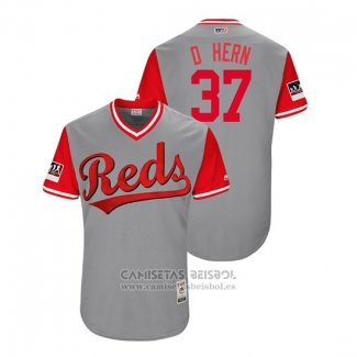 Camiseta Beisbol Hombre Cincinnati Reds David Hernandez 2018 LLWS Players Weekend D Hern Gris