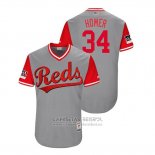 Camiseta Beisbol Hombre Cincinnati Reds Homer Bailey 2018 LLWS Players Weekend Gris