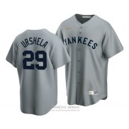 Camiseta Beisbol Hombre New York Yankees Gio Urshela Cooperstown Collection Road Gris
