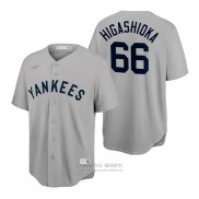 Camiseta Beisbol Hombre New York Yankees Kyle Higashioka Cooperstown Collection Gris