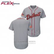 Camiseta Beisbol Hombre Tigers 2018 Stars & Stripes Flex Base Gris