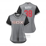 Camiseta Beisbol Mujer Chicago White Sox Omar Narvaez 2018 LLWS Players Weekend Narvy Gris