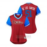 Camiseta Beisbol Mujer Philadelphia Phillies Enyel De Los Santos 2018 LLWS Players Weekend De Los Santos Scarlet