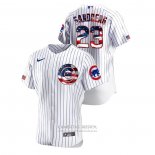 Camiseta Beisbol Hombre Chicago Cubs Ryne Sandberg 2020 Stars & Stripes 4th of July Blanco