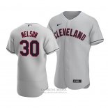 Camiseta Beisbol Hombre Cleveland Indians Kyle Nelson Autentico Road Gris