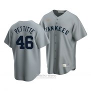 Camiseta Beisbol Hombre New York Yankees Andy Pettitte Cooperstown Collection Road Gris
