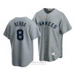 Camiseta Beisbol Hombre New York Yankees Yogi Berra Cooperstown Collection Road Gris