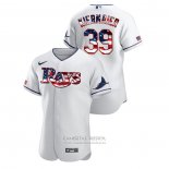 Camiseta Beisbol Hombre Tampa Bay Rays Kevin Kiermaier 2020 Stars & Stripes 4th of July Blanco