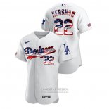 Camiseta Beisbol Hombre Los Angeles Dodgers Clayton Kershaw 2020 Stars & Stripes 4th of July Blanco